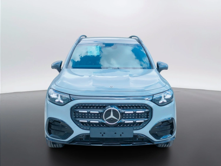 2 - Mercedes-Benz GLB 220d 4MATIC