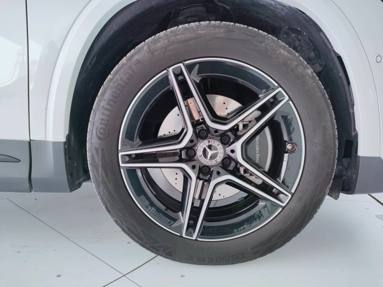 8 - Mercedes-Benz GLA 200 d AMG Line Advanced Plus 4matic auto