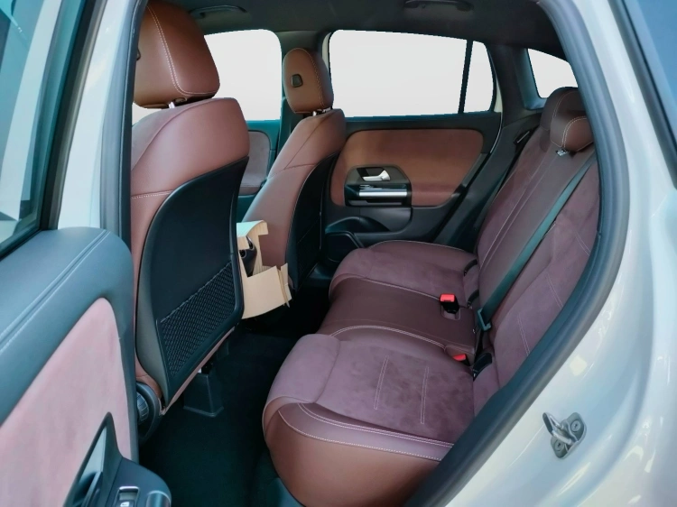 8 - Mercedes-Benz GLA 200 d Automatic 4MATIC