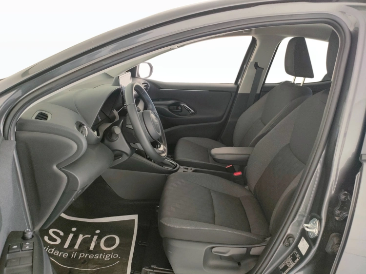 14 - Toyota Yaris Yaris 1.5h Trend