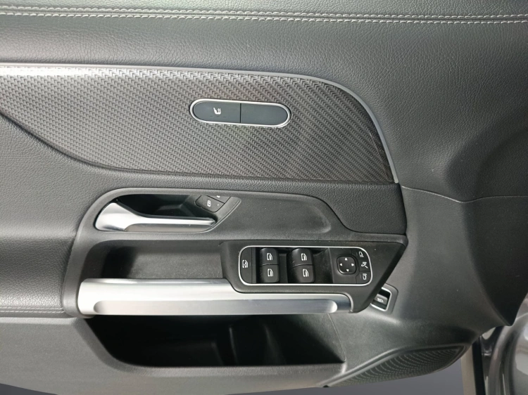 18 - Mercedes-Benz GLB 200 d Premium auto