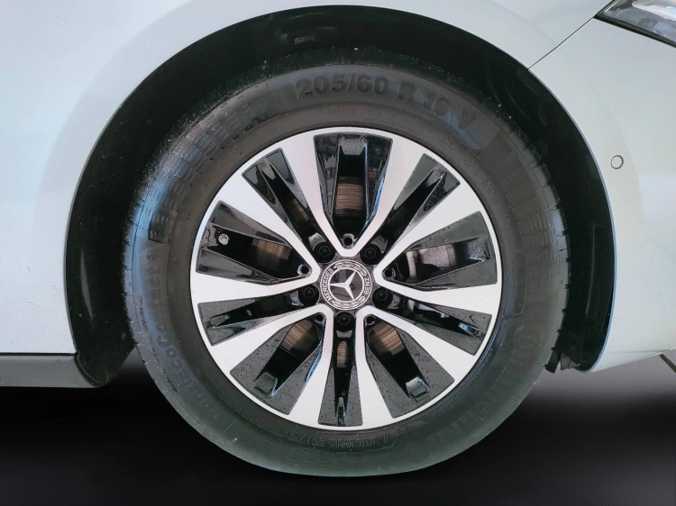 8 - Mercedes-Benz Classe A 180 d Advanced auto