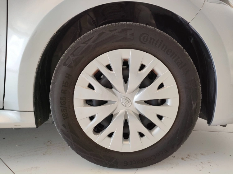 8 - Toyota Yaris Yaris 1.5h Active