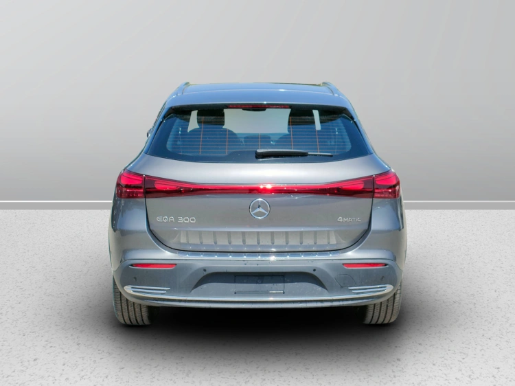4 - Mercedes-Benz EQA 300 4MATIC