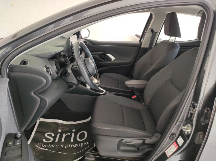 14 - Toyota Yaris Yaris 1.5h Trend
