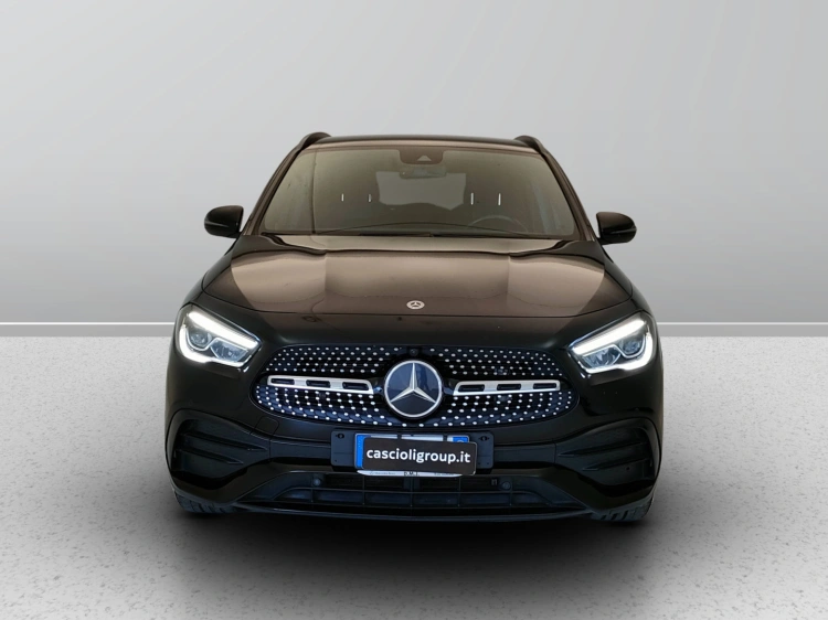 2 - Mercedes-Benz GLA 200 d Premium auto