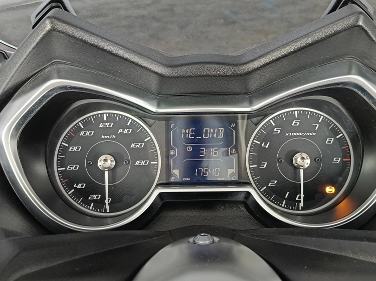 9 - Yamaha X X-Max 400 Iron Abs my19