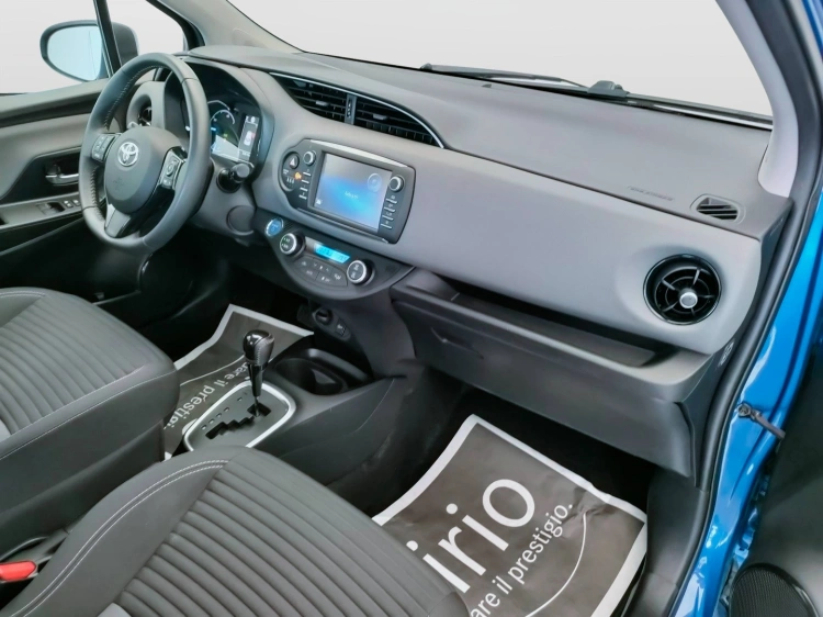 12 - Toyota Yaris Yaris 5p 1.5h Business