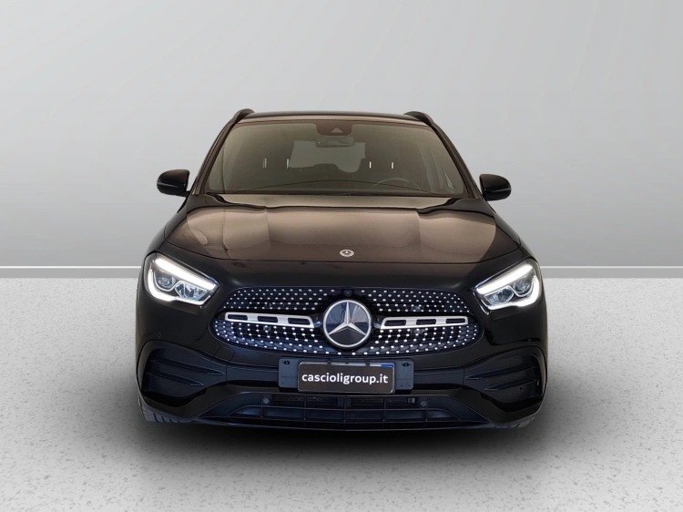 2 - Mercedes-Benz GLA 200 d Premium auto