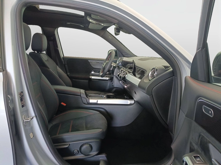 11 - Mercedes-Benz GLB 200 d Automatic 4MATIC