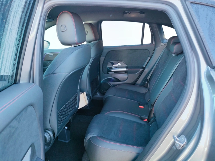 10 - Mercedes-Benz GLA 200 d automatic