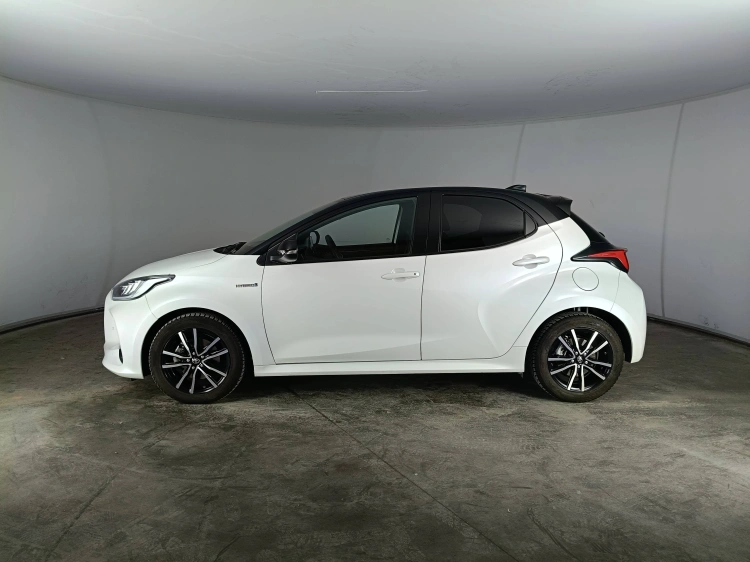 6 - Toyota Yaris Yaris 1.5h Style