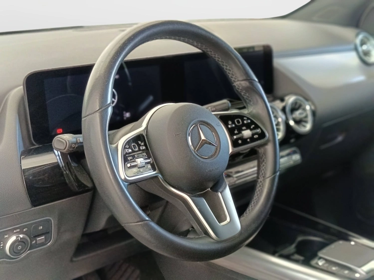 17 - Mercedes-Benz GLA 180 d Sport Plus auto