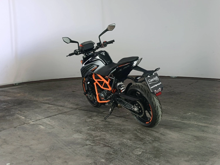 6 - Ktm Duke 125 Duke Abs my21