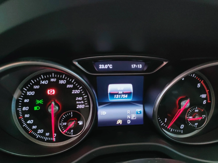 20 - Mercedes-Benz GLA 200 d Night Edition auto