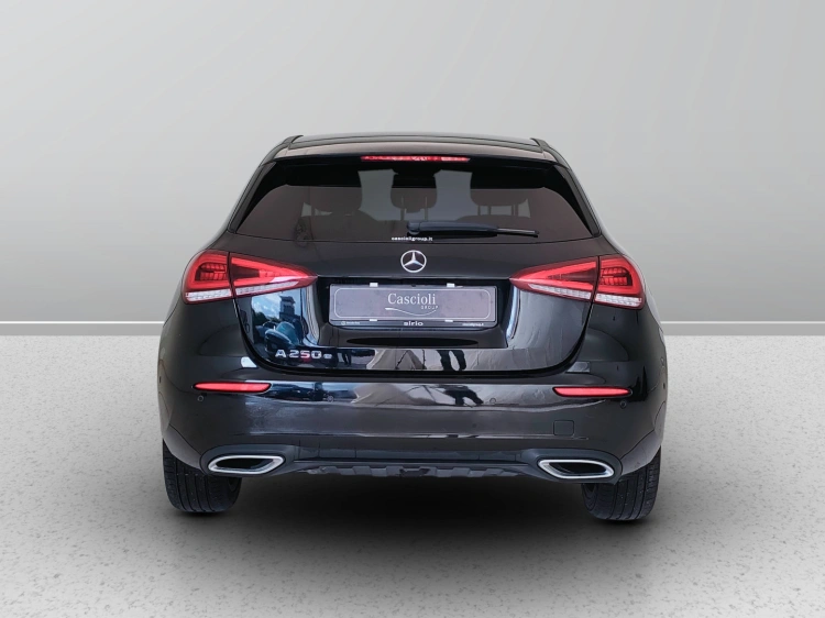 4 - Mercedes-Benz Classe A 250 e phev (eq-power) Sport auto