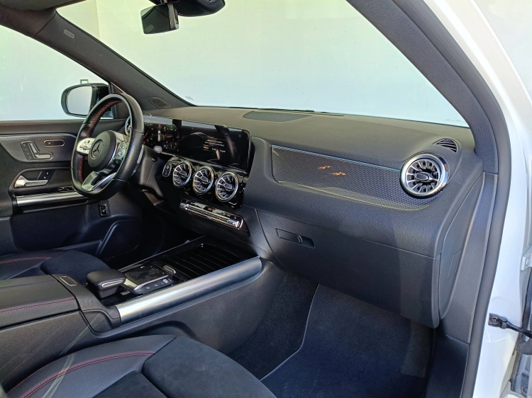 10 - Mercedes-Benz GLA GLA-H247 2020 - 180 d Premium auto