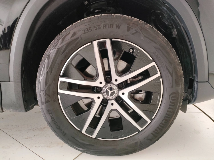 8 - Mercedes-Benz GLA 180 d Sport auto