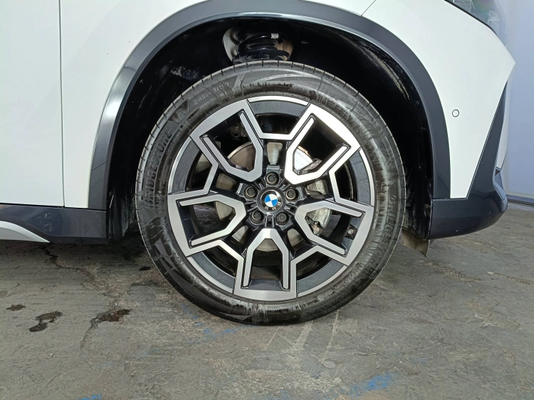 16 - BMW X1 X1 sdrive18d X-Line auto