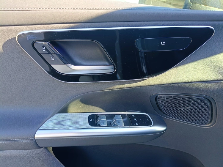 11 - Mercedes-Benz GLC 300 de 4MATIC