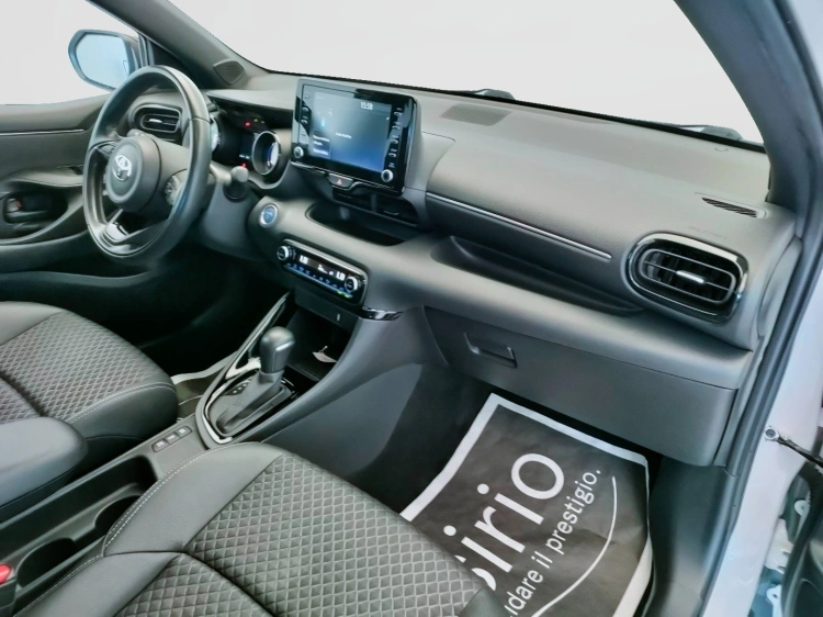 15 - Toyota Yaris Yaris 1.5h Style