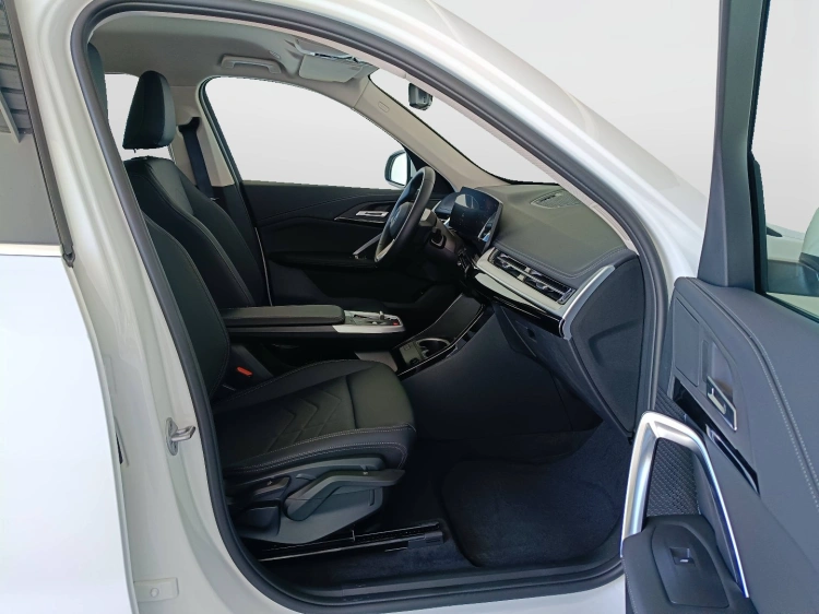 11 - BMW iX1 iX1 edrive 20 X-Line