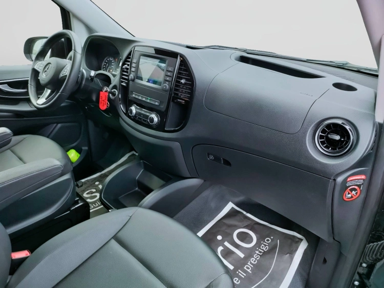 9 - Mercedes Vans Vito 119 cdi long mixto auto my20