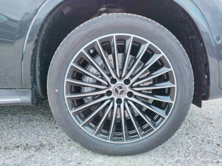 8 - Mercedes-Benz GLC 300 de 4MATIC