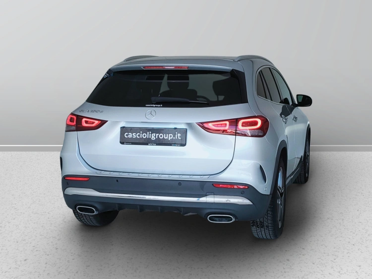 6 - Mercedes-Benz GLA 180 d Premium auto
