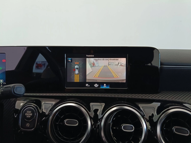 15 - Mercedes-Benz Classe A 180 d Business Extra auto