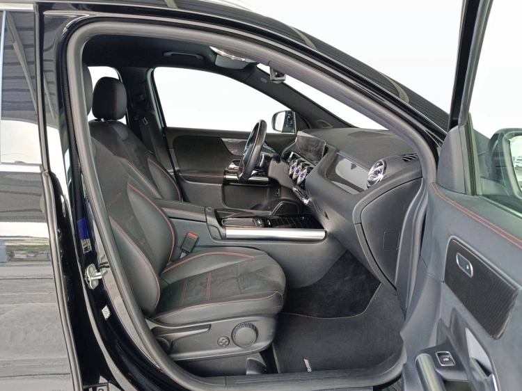 11 - Mercedes-Benz GLA 200 d AMG Line Premium auto