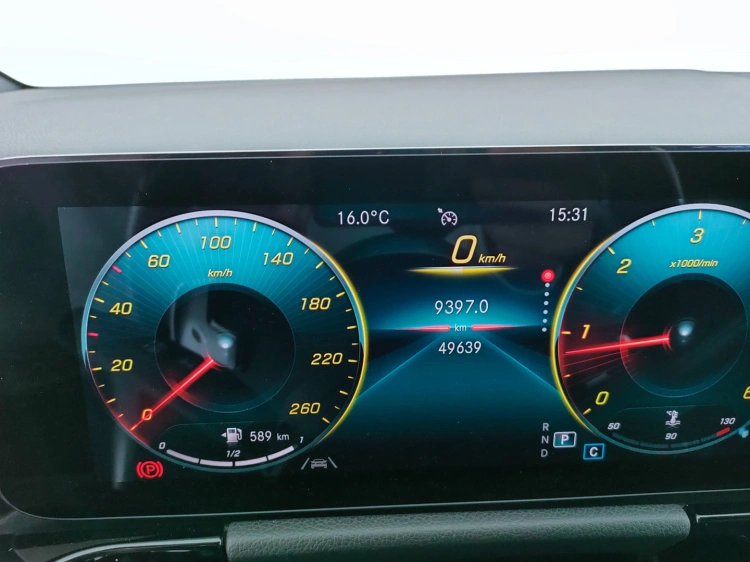 15 - Mercedes-Benz GLA 180 d Premium auto