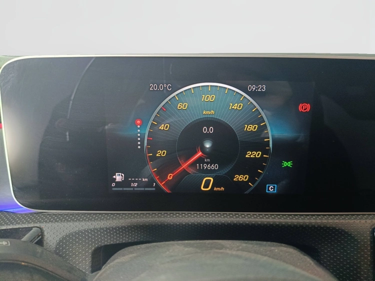 12 - Mercedes-Benz Classe A 180 d Premium