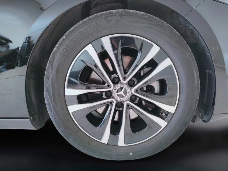 10 - Mercedes-Benz Classe A 180 d Advanced auto