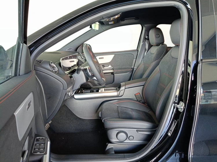 8 - Mercedes-Benz GLA 200 d Automatic 4MATIC