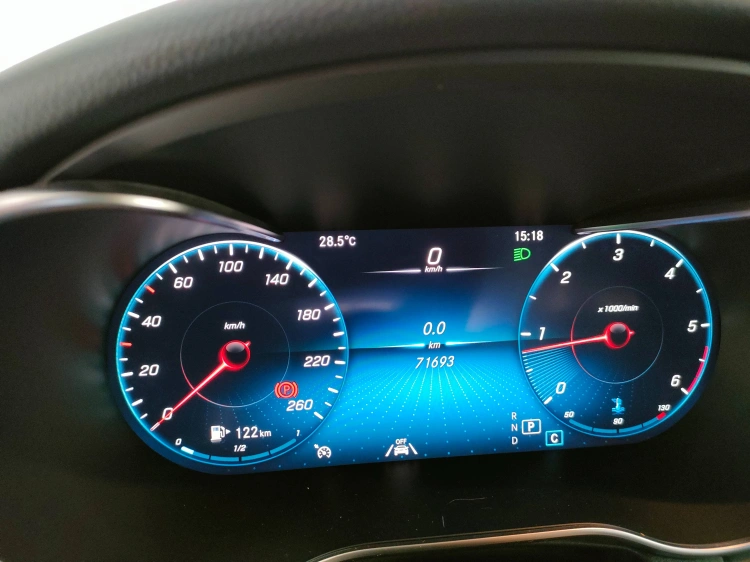 16 - Mercedes-Benz GLC 220 d Premium 4matic auto