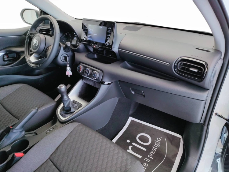 9 - Toyota Yaris Yaris 1.0 Active
