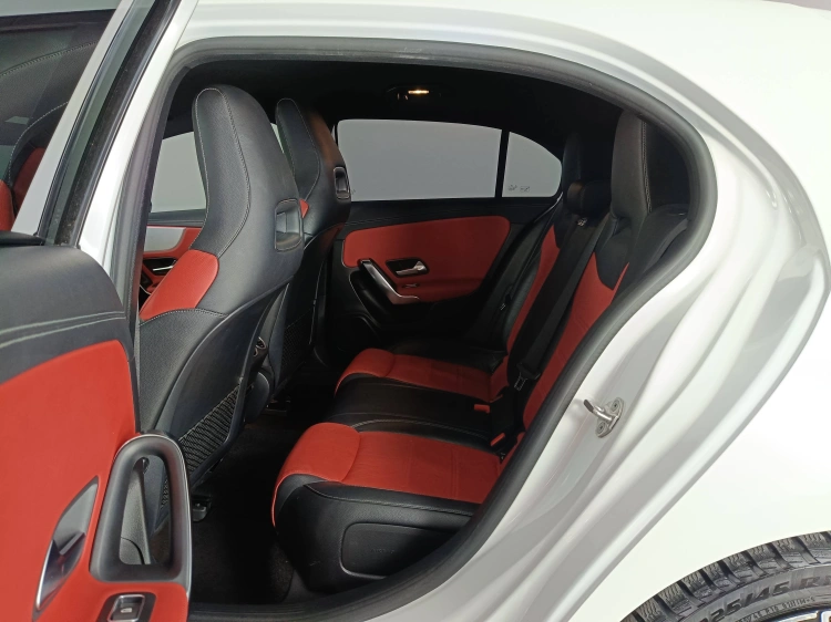 9 - Mercedes-Benz Classe A 180 d Premium auto