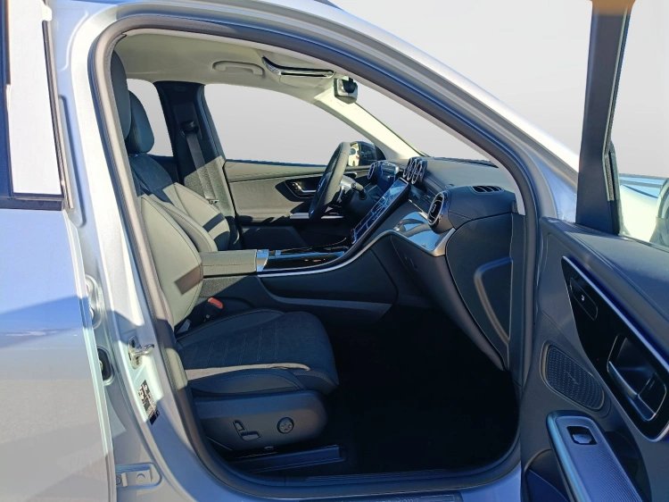 11 - Mercedes-Benz GLC 300 de 4MATIC