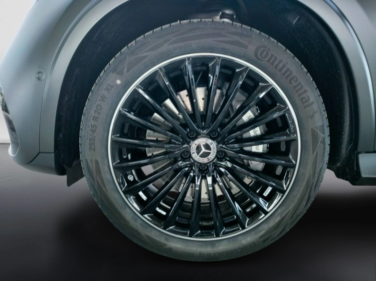 7 - Mercedes-Benz GLC 300 d 4MATIC