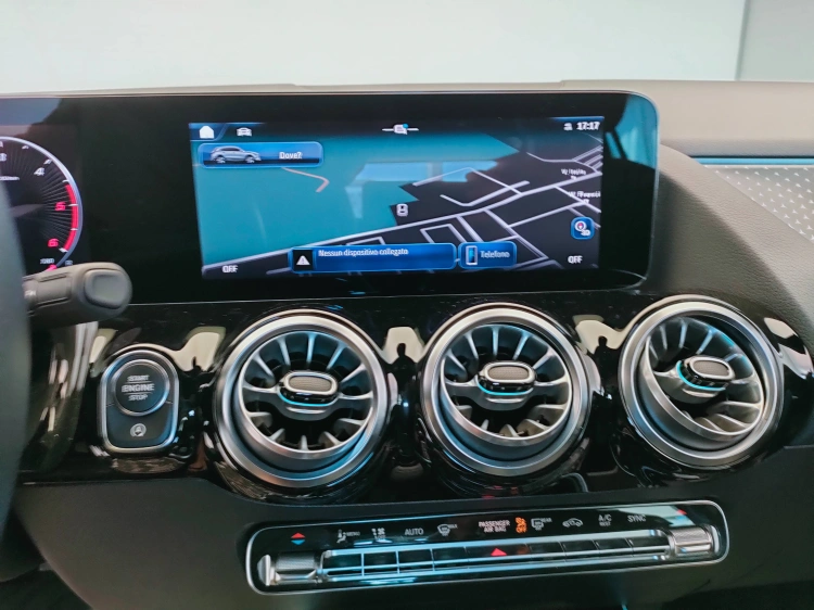 13 - Mercedes-Benz GLA 180 d Progressive Advanced Plus auto