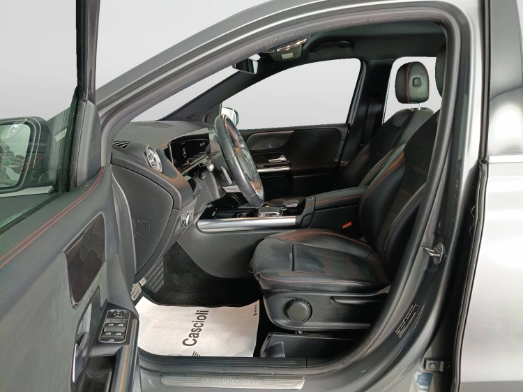 8 - Mercedes-Benz Classe B 180 d Premium auto