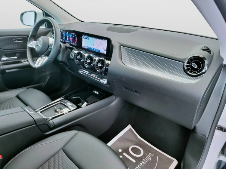 16 - Mercedes-Benz GLA 180 d Advanced auto