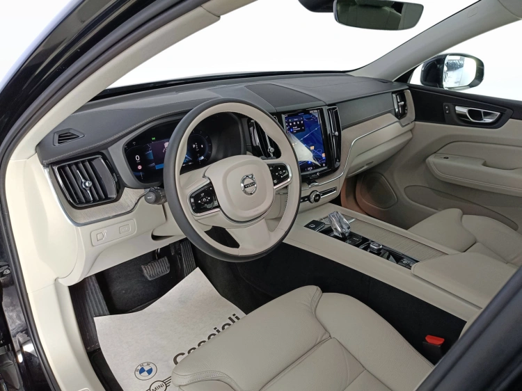 8 - Volvo XC60 XC60 2.0 B4 Inscription awd auto