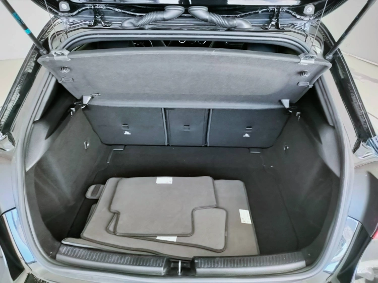 10 - Mercedes-Benz Classe A 180 d Premium auto