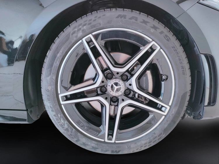 9 - Mercedes-Benz Classe A 180 d Premium auto