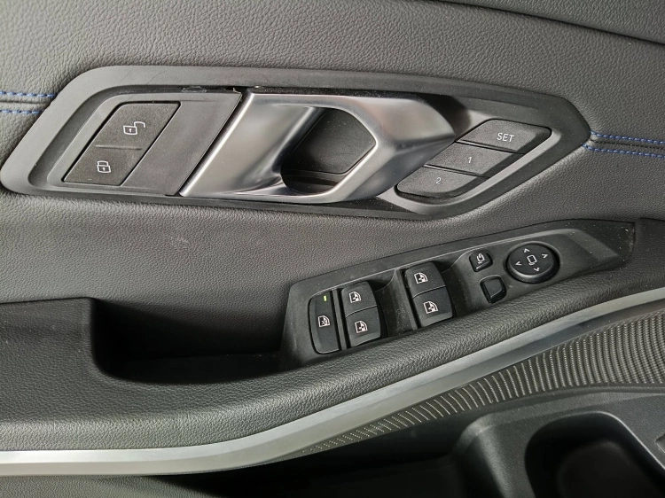 20 - BMW Serie 3 320d Touring mhev 48V Msport xdrive auto