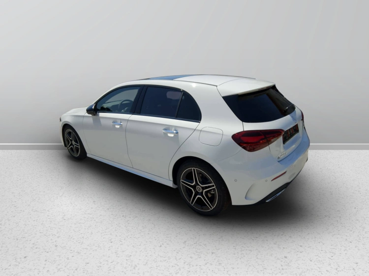 3 - Mercedes-Benz Classe A 180 d Automatic