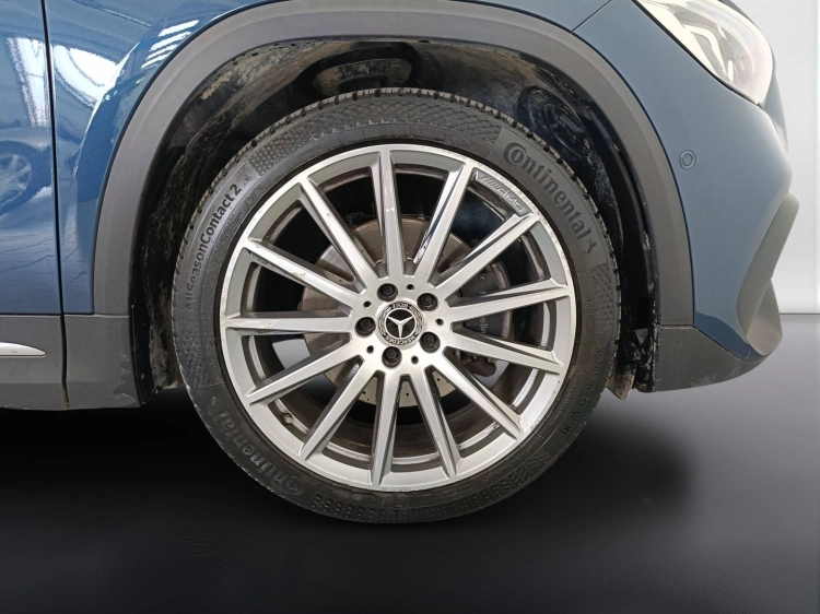 21 - Mercedes-Benz GLA 200 d Premium auto