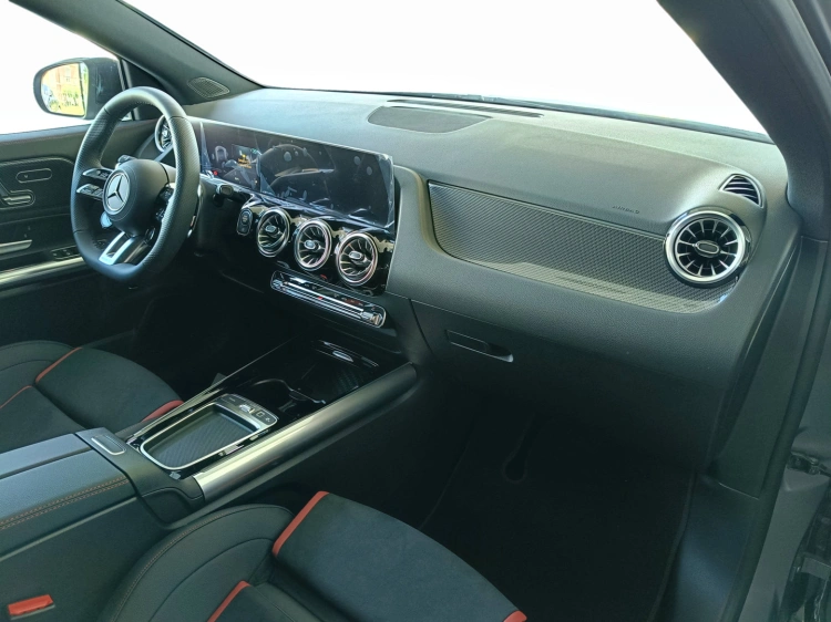 8 - Mercedes AMG GLA Mercedes-AMG GLA 35 4MATIC